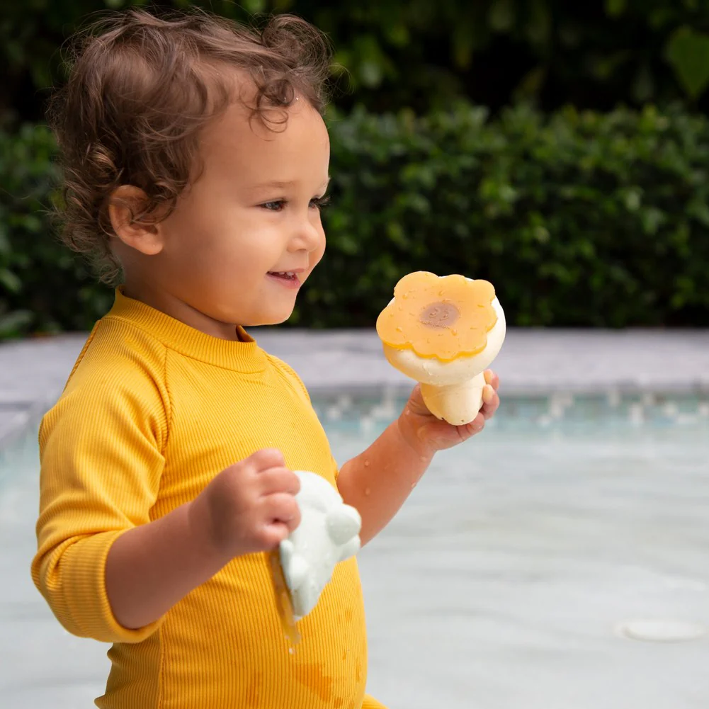 Hevea Squeez N Splash Duck & Frog Bath Toys - Sand & Sage - Image 3