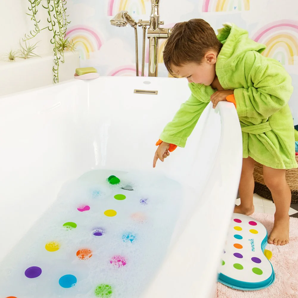 Munchkin Dandy Dots Bath Mat - Image 6